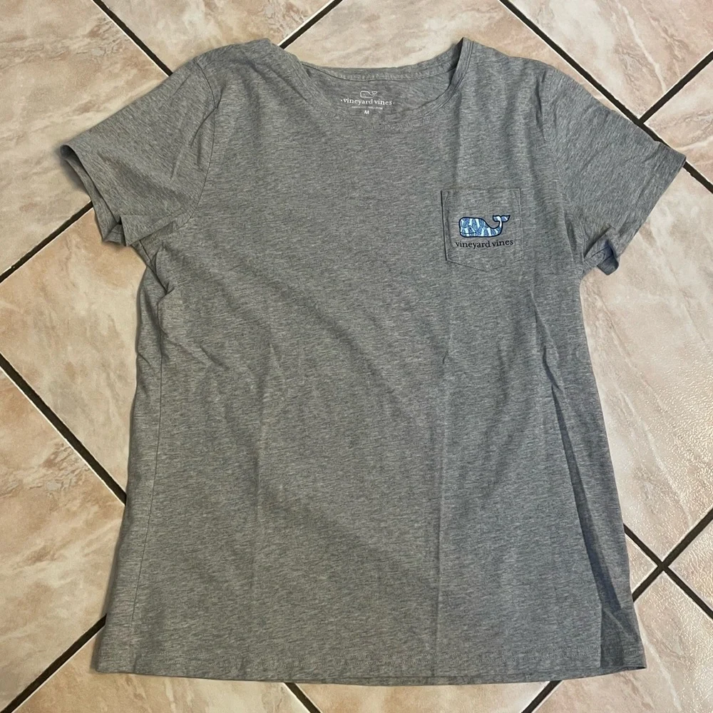 Vineyard Vines Tee Size: M - Picture 1 of 4